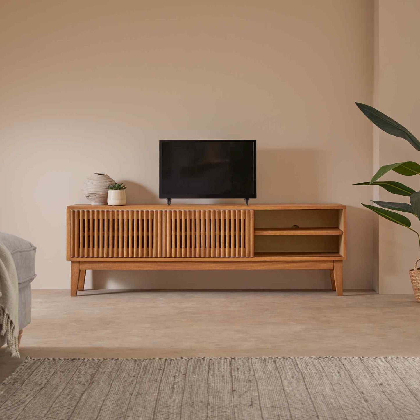 Melia Media Unit with Sliding Doors Fishe and Lilly