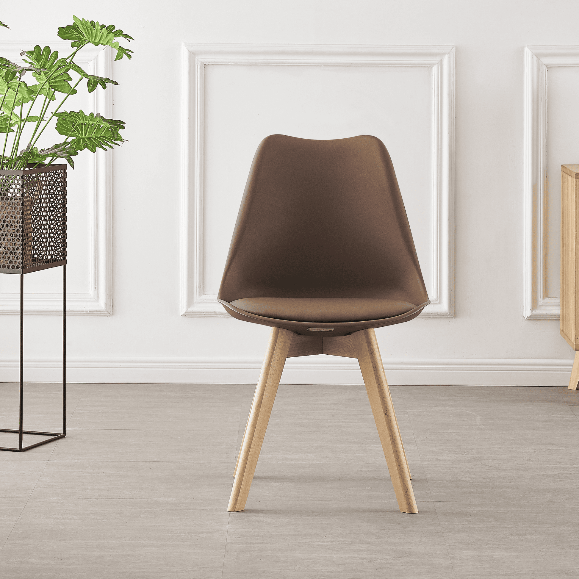 Black Halo Dining Table & Set of 4 Jamie Lorenzo Tulip chairs with Padded Seat PN Home